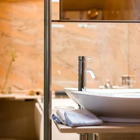 Villa Eleni's Serenity - Discovering Sapphire Harmonies