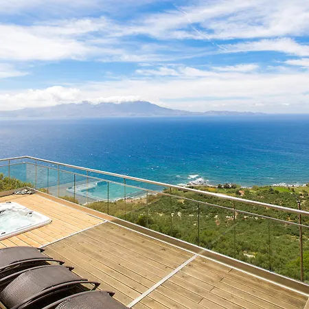 Villa Eleni's Serenity - Discovering Sapphire Harmonies *